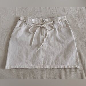 Emory Park Size Medium White Cotton Skirt.    Drawstring tie through grommets.